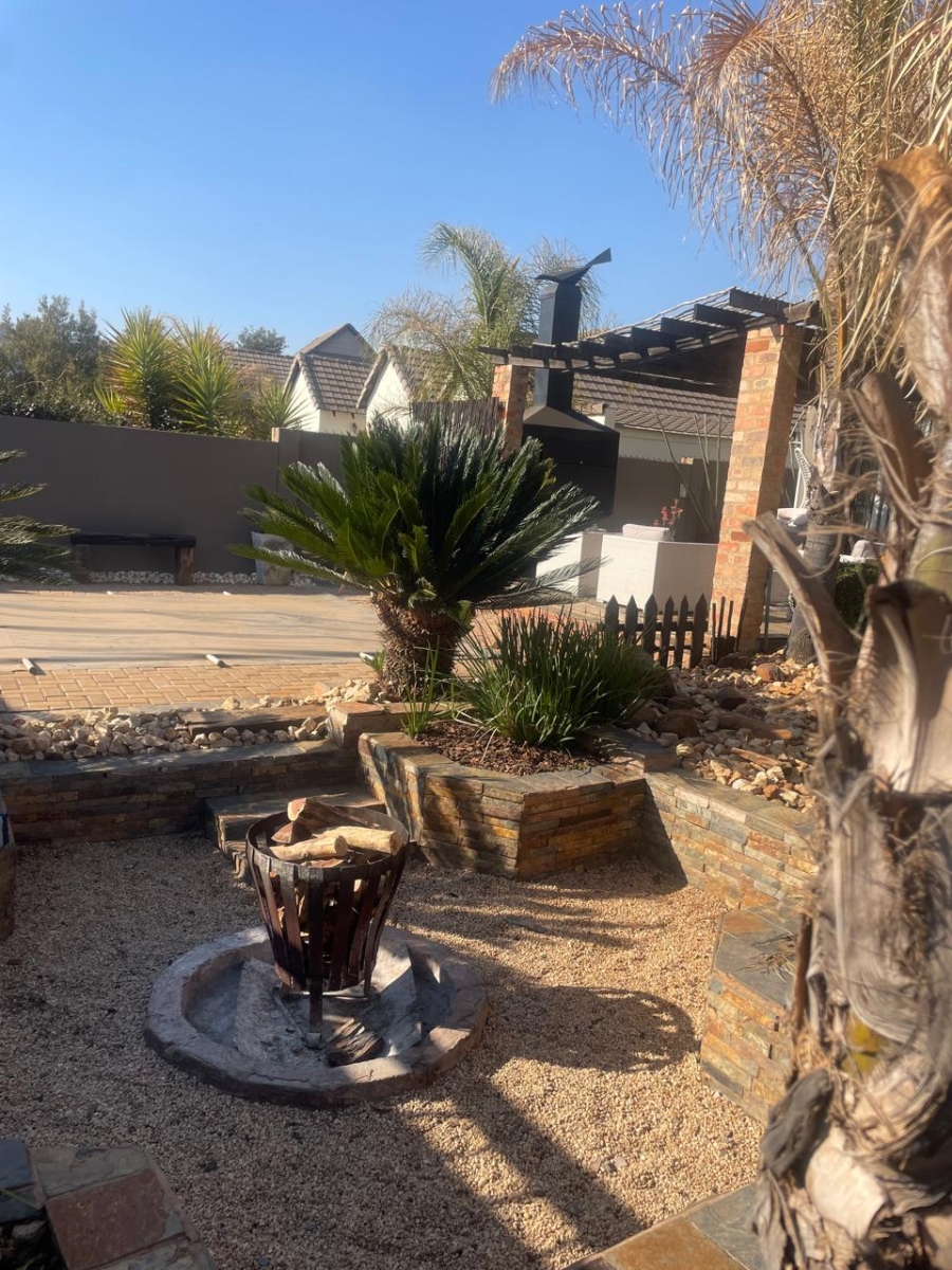 4 Bedroom Property for Sale in Gateway Manor North West